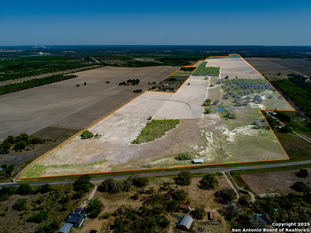 8016 Fm 1303 Property Photo