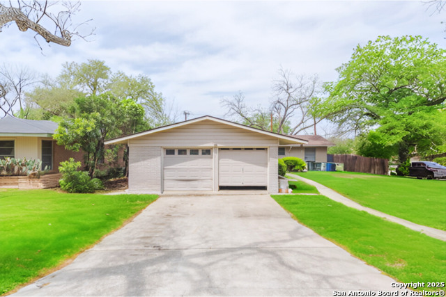 2123 E Lawndale Property Photo