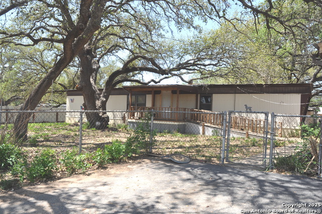 707 Devine Property Photo 1