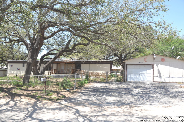 707 Devine Property Photo 2