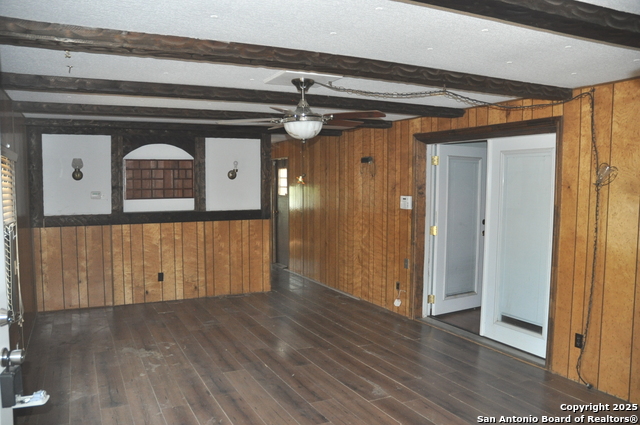 707 Devine Property Photo 4