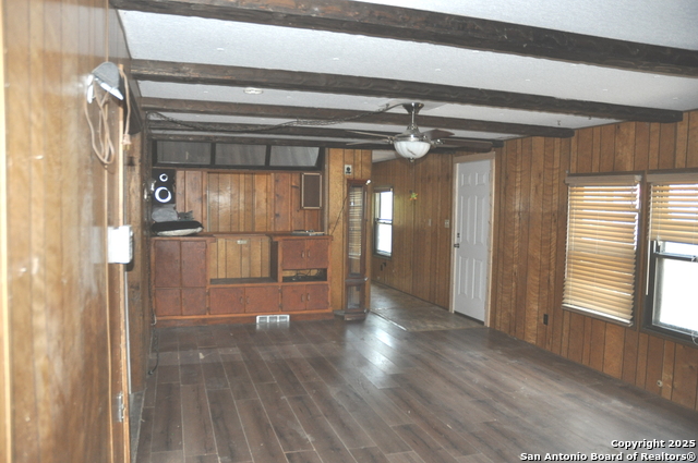 707 Devine Property Photo 5