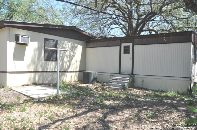 707 Devine Property Photo 7