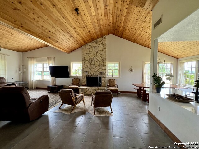 545 Highgate Dr. Property Photo 10