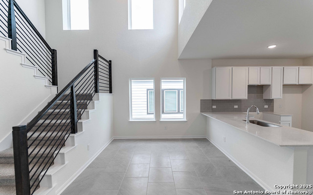 8843 Grey Elm Property Photo 3