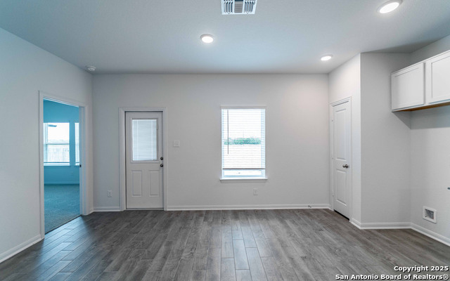 8811 Grey Elm Property Photo 8
