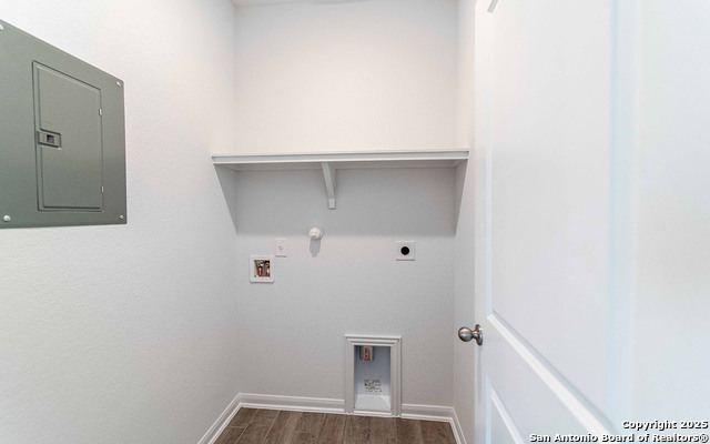 8811 Grey Elm Property Photo 14