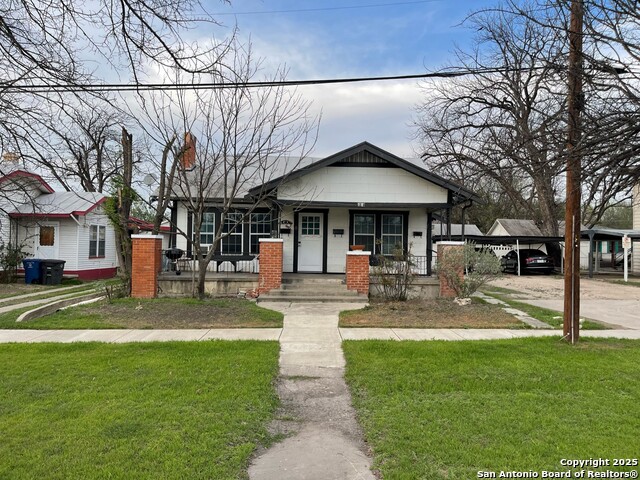 1615 N Interstate 35 Property Photo