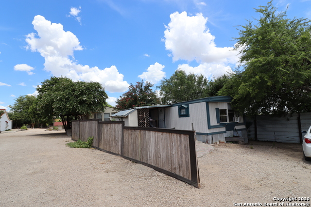 13915 Interstate 35 Property Photo 2