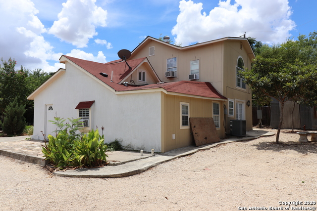 13915 Interstate 35 Property Photo 12