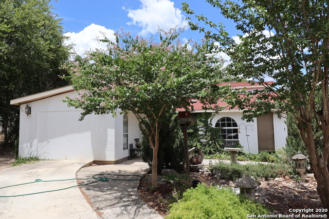 13915 Interstate 35 Property Photo 14