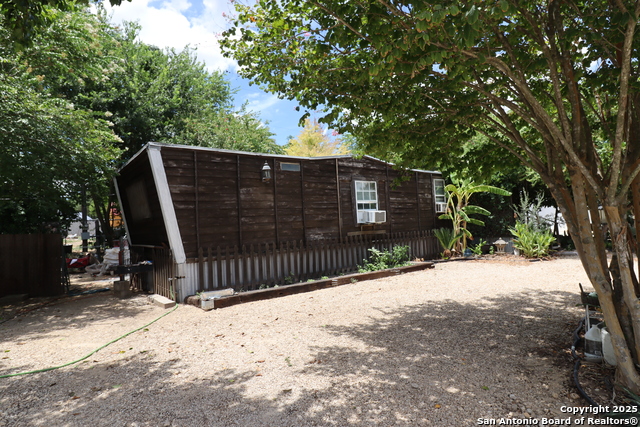 13915 Interstate 35 Property Photo 8