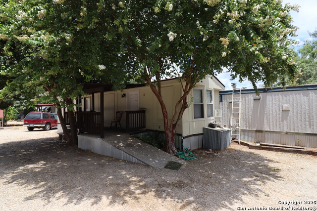 13915 Interstate 35 Property Photo 9