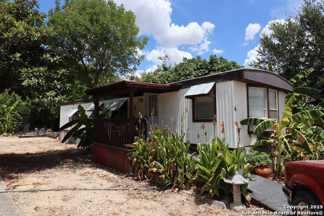 13915 Interstate 35 Property Photo 11