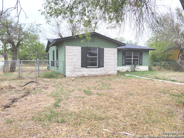 302 Zabra Property Photo 2