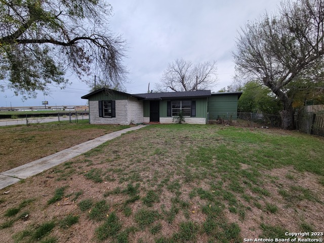 302 Zabra Property Photo 3