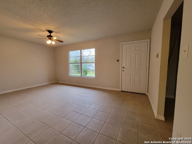 302 Zabra Property Photo 4