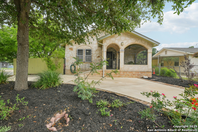 1923 W Pyron Ave. Property Photo 1
