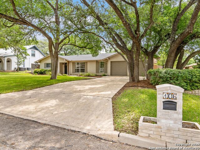 106 Castleoaks Dr Property Photo 1