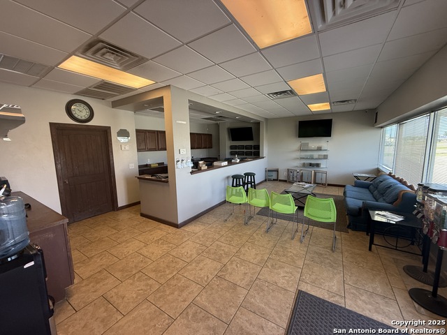 1237 W Oaklawn Property Photo 10