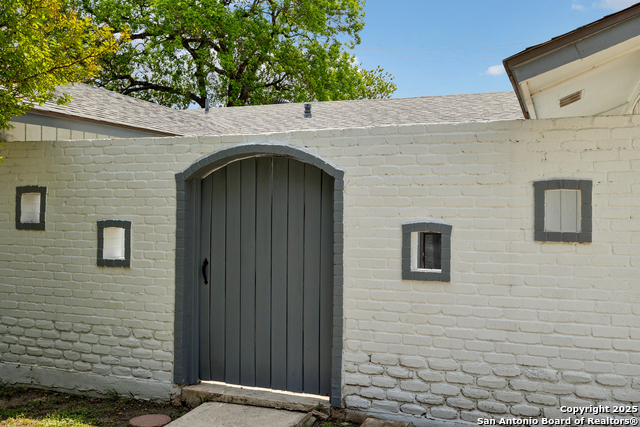 5822 Bennington Property Photo 3