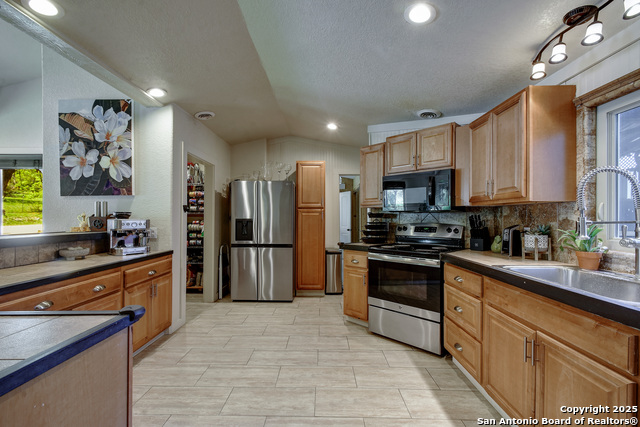 1340 Hinch Property Photo 28