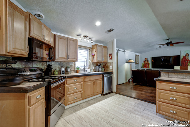 1340 Hinch Property Photo 30