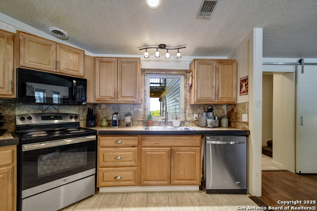 1340 Hinch Property Photo 31