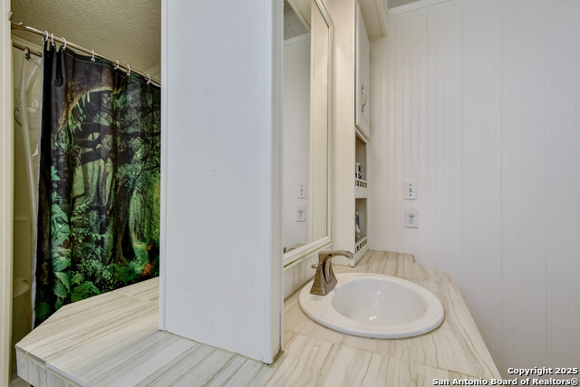 1340 Hinch Property Photo 41