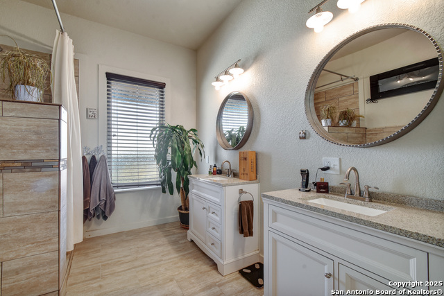 1340 Hinch Property Photo 44