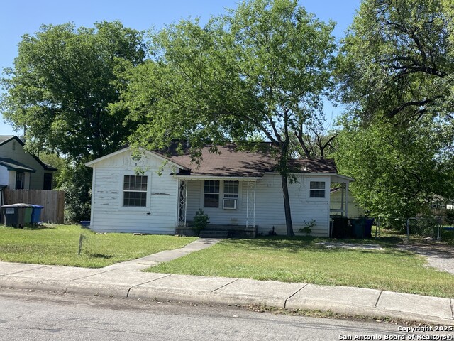 450 Overhill Dr Property Photo