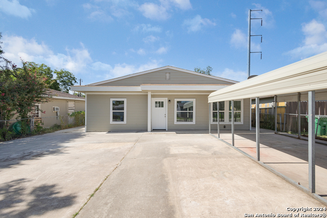 634 Venice Property Photo 2