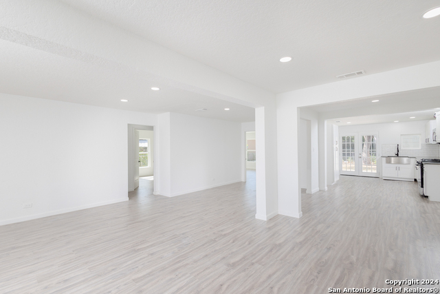 634 Venice Property Photo 6