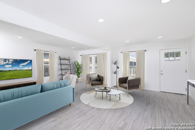 634 Venice Property Photo 8