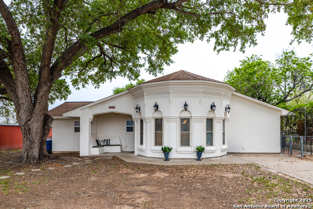 1221 Encino Property Photo