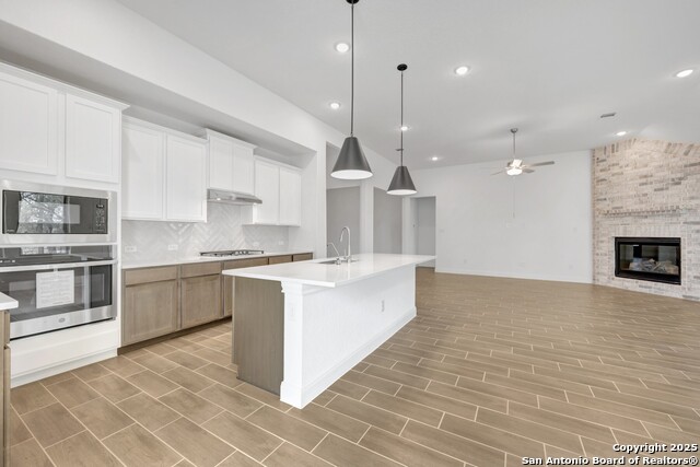 9403 Everly Landing Property Photo 3