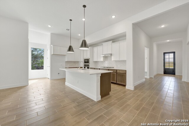 9403 Everly Landing Property Photo 4