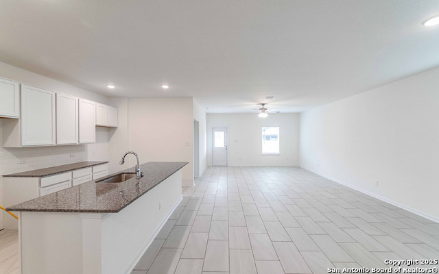 8920 Grey Elm Property Photo 4