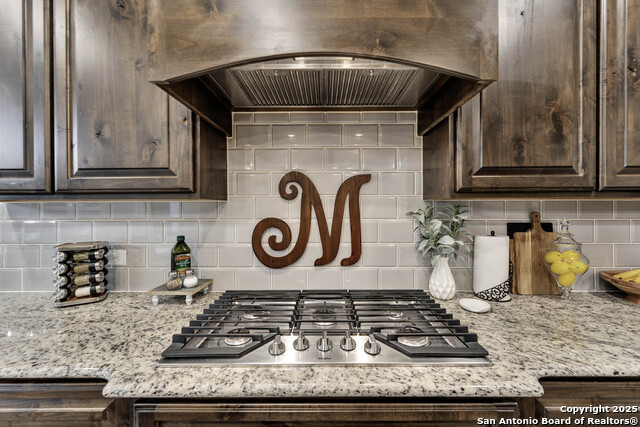 1033 Mystic Shores Blvd Property Photo 16