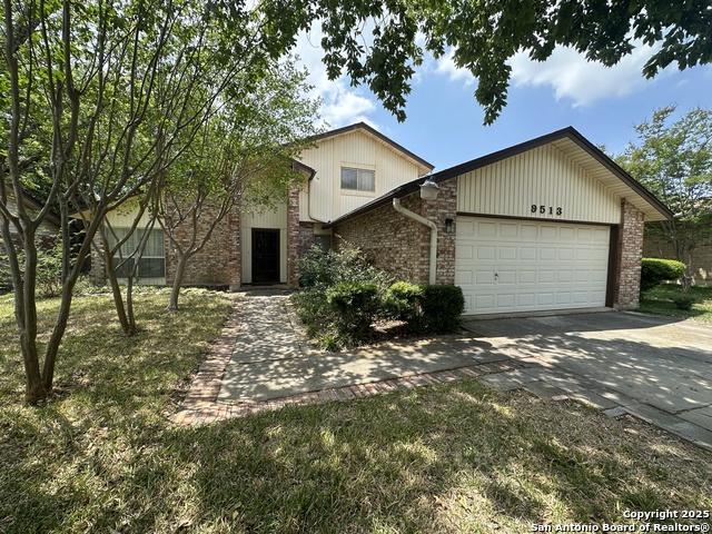 9513 Dunstable Property Photo
