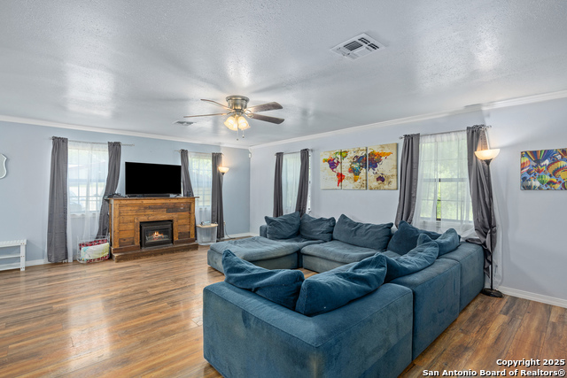 904 State Highway 173 N Property Photo 3
