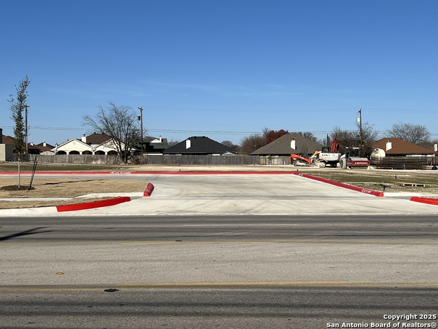 1811 E Elms Property Photo 4