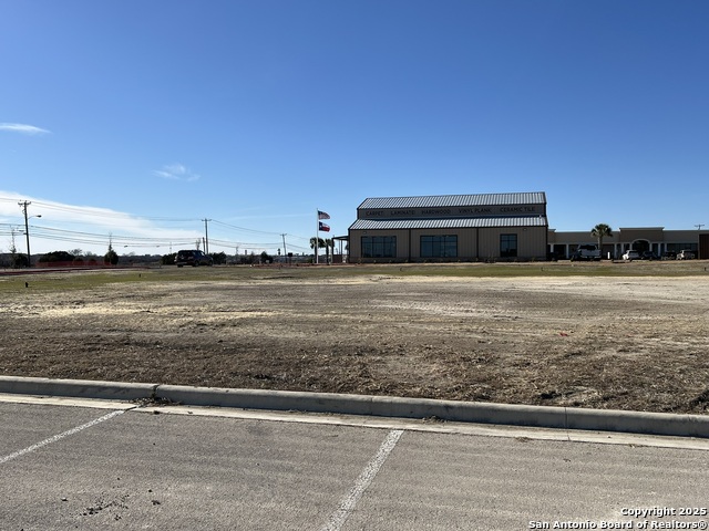 1811 E Elms Property Photo 6