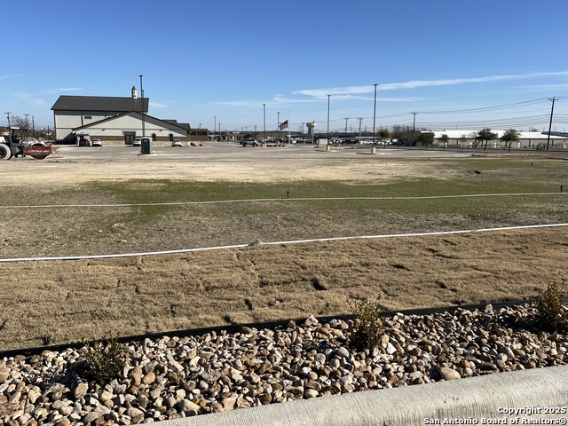 1811 E Elms Property Photo 7