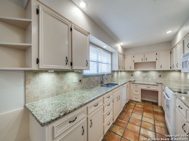 620 Lake Island Dr Property Photo 18