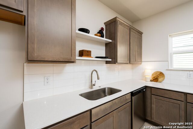 419 Ira #1102 Property Photo 13