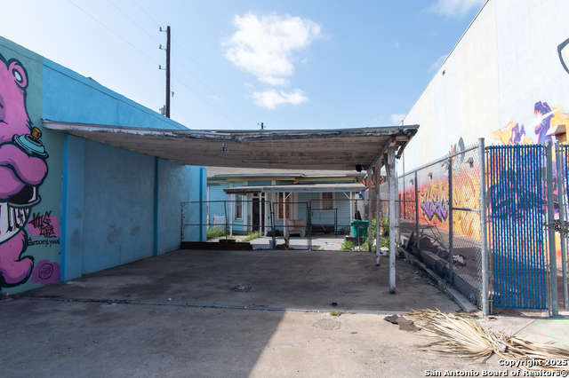 2902 W Commerce Property Photo 7