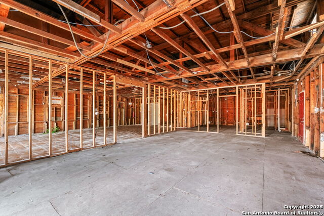 2219 S Flores Property Photo 5