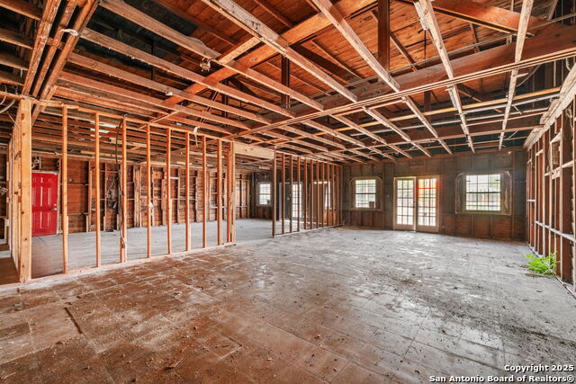 2219 S Flores Property Photo 6