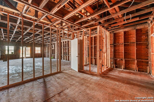 2219 S Flores Property Photo 14